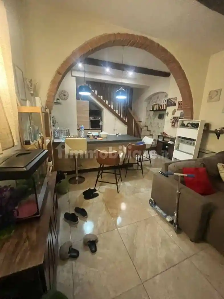 Casa indipendente in affitto a Carrara