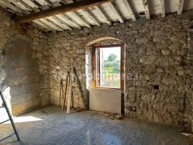 Casa indipendente in vendita a Carrara
