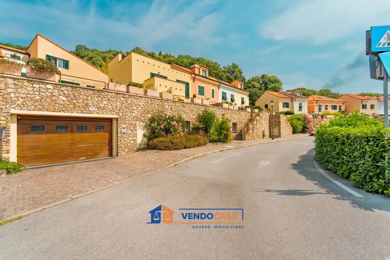 Villa in vendita a Albisola Superiore