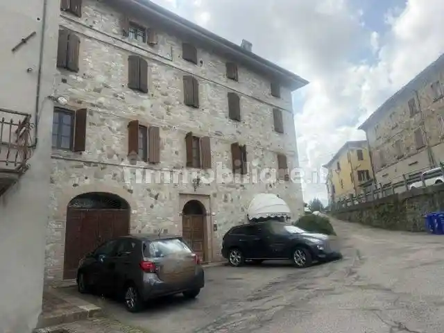 Appartamento in vendita a Tizzano Val Parma