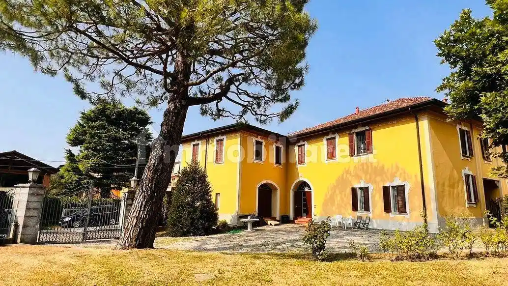 Villa in vendita a Monticello Brianza