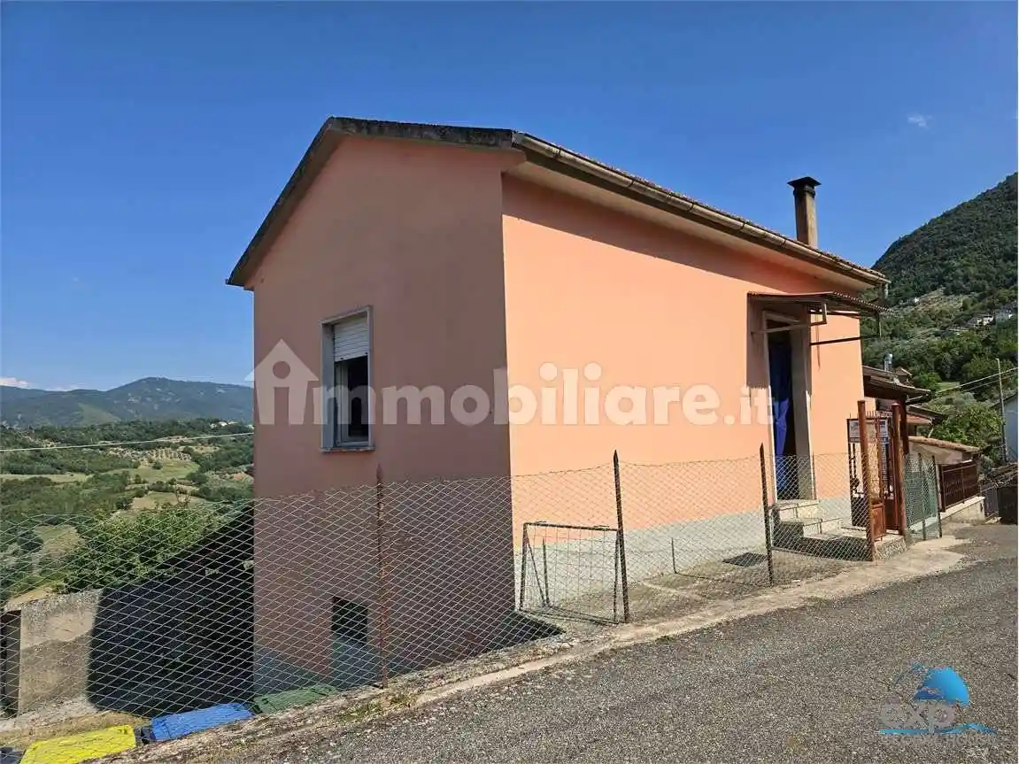 Casa indipendente in vendita a Stroncone