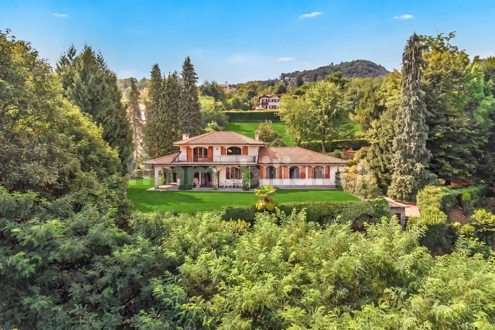 Casa indipendente in vendita a Nebbiuno