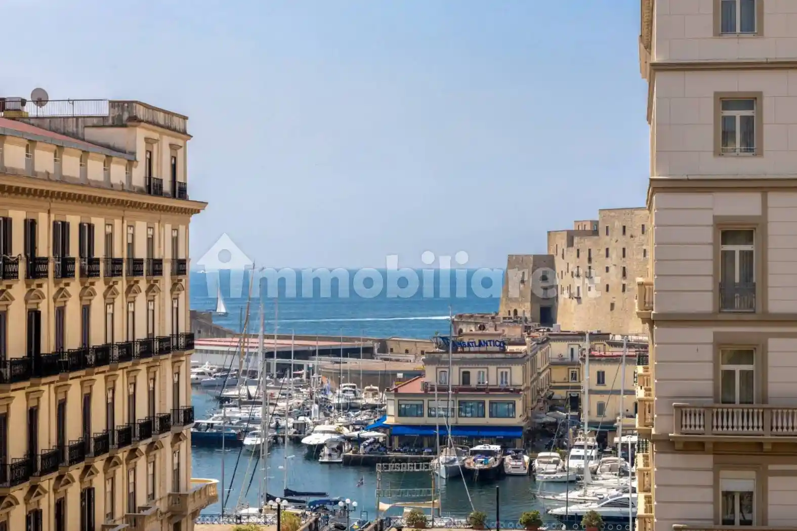 Appartamento in vendita a Napoli