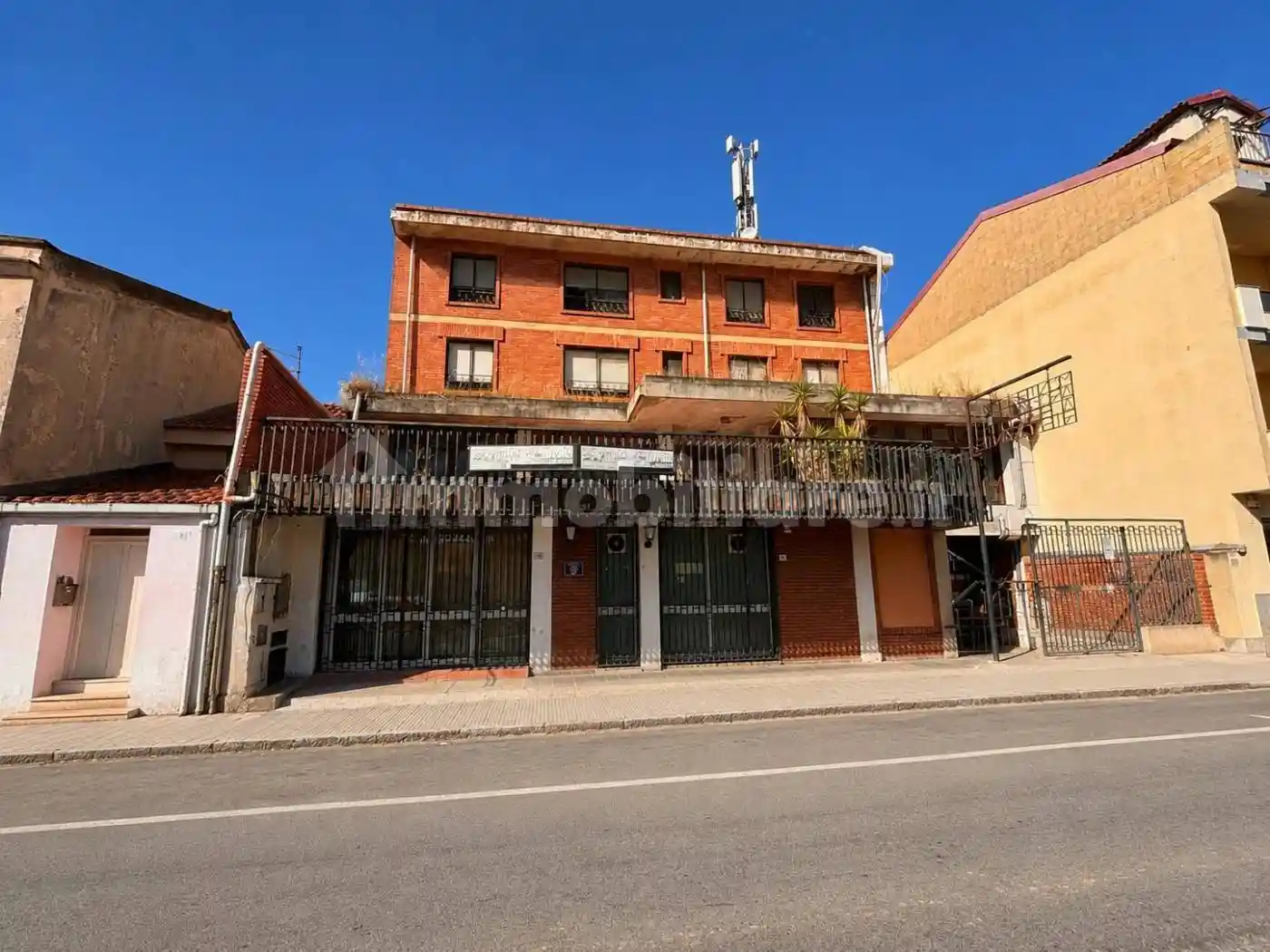 Palazzo - Edificio in vendita a Uta