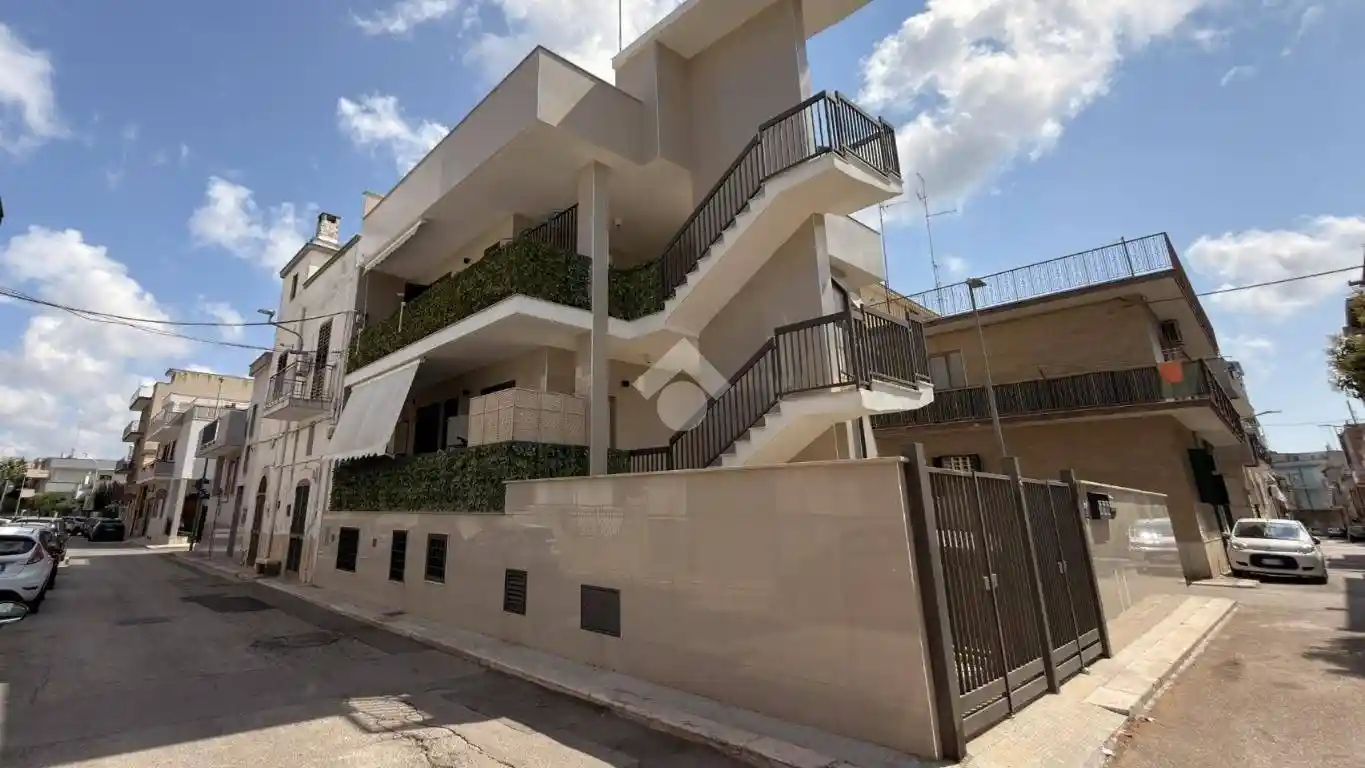 Palazzo - Edificio in vendita a Modugno