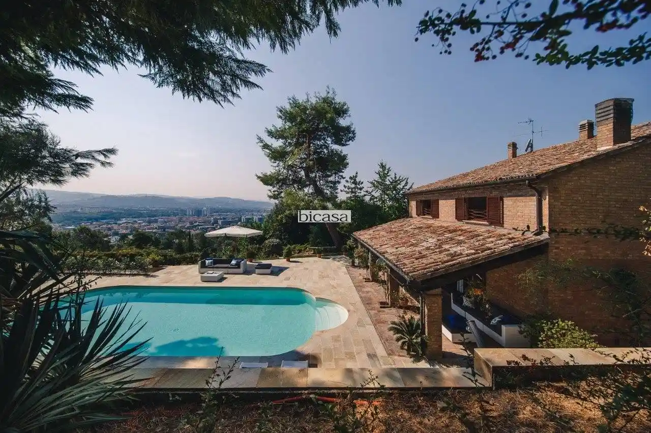 Villa in vendita a Pesaro