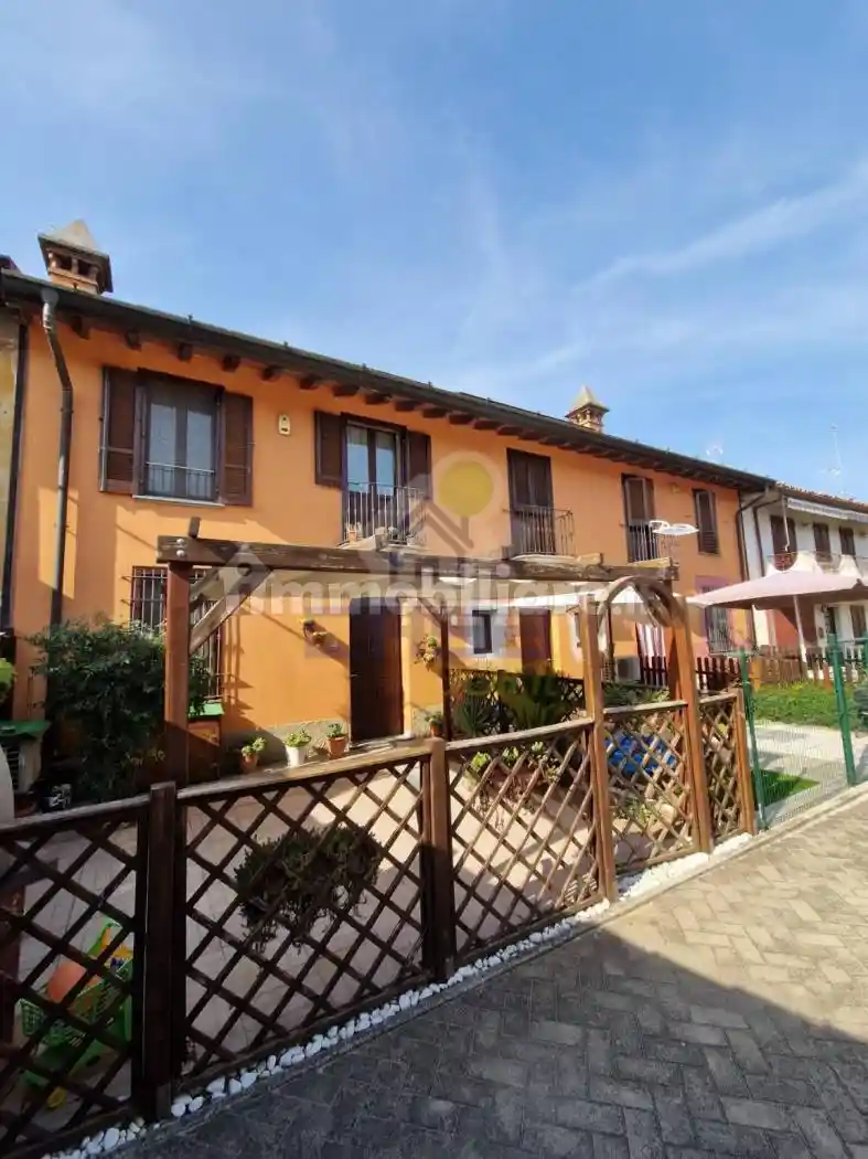 Casa indipendente in vendita a Sesto ed Uniti