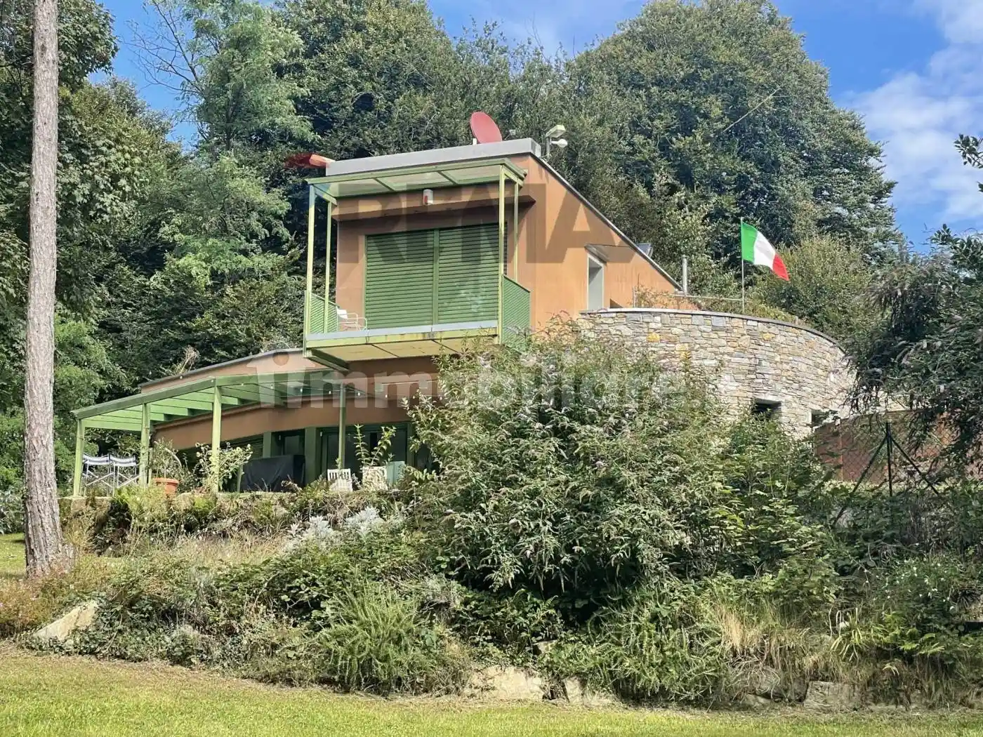 Villa in vendita a Marchirolo