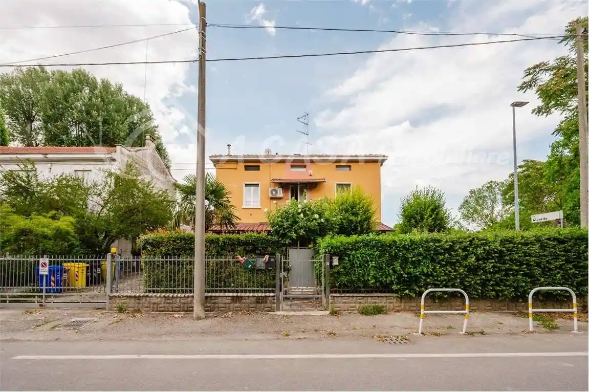 Villa in vendita a Parma