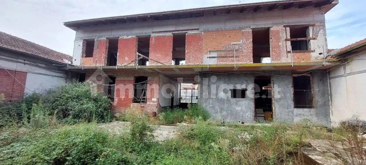 Palazzo - Edificio in vendita a San Benigno Canavese