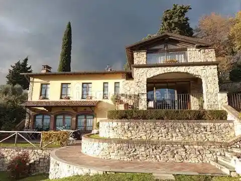 Villa in vendita a Massarosa
