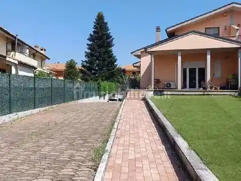 Villa in vendita a Folignano