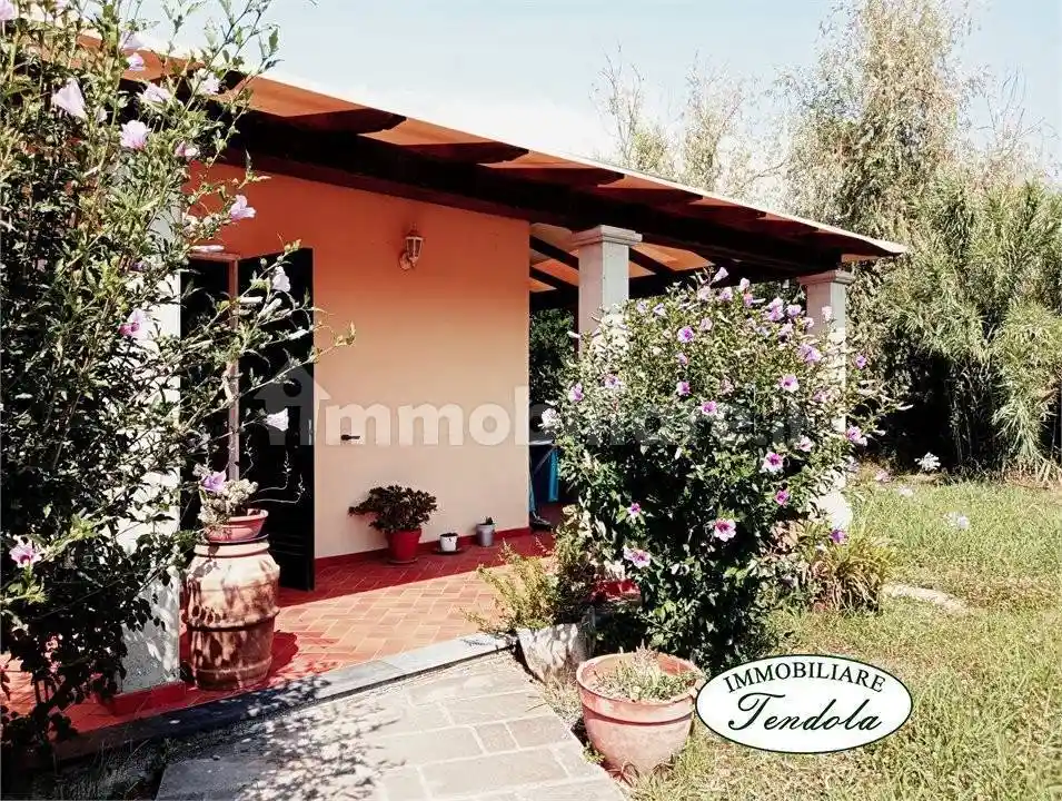 Casa indipendente in vendita a Carrara