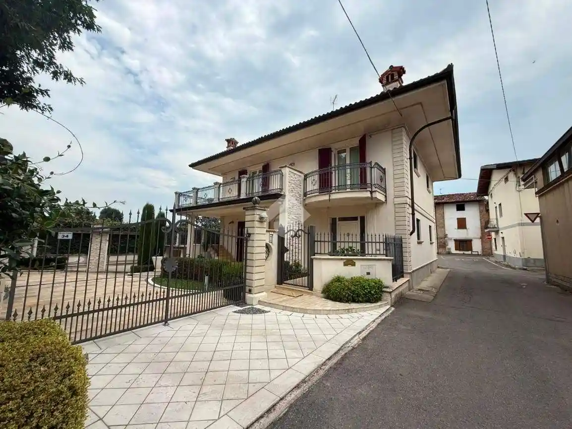 Villa in vendita a Barbata
