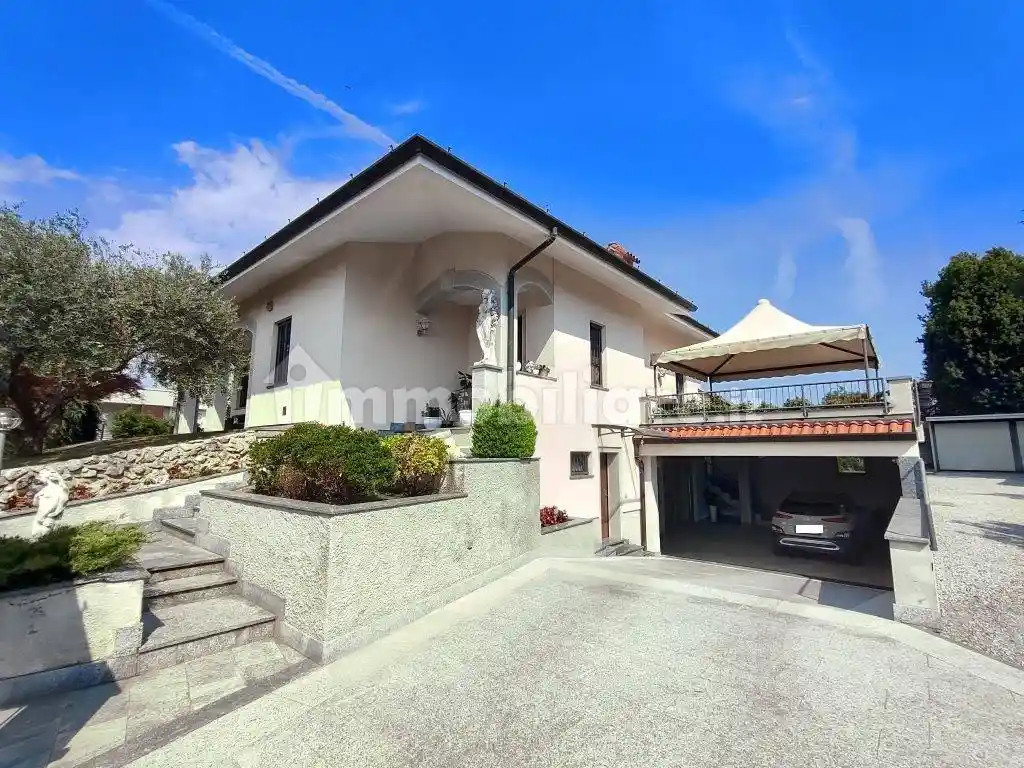 Villa in vendita a Cermenate