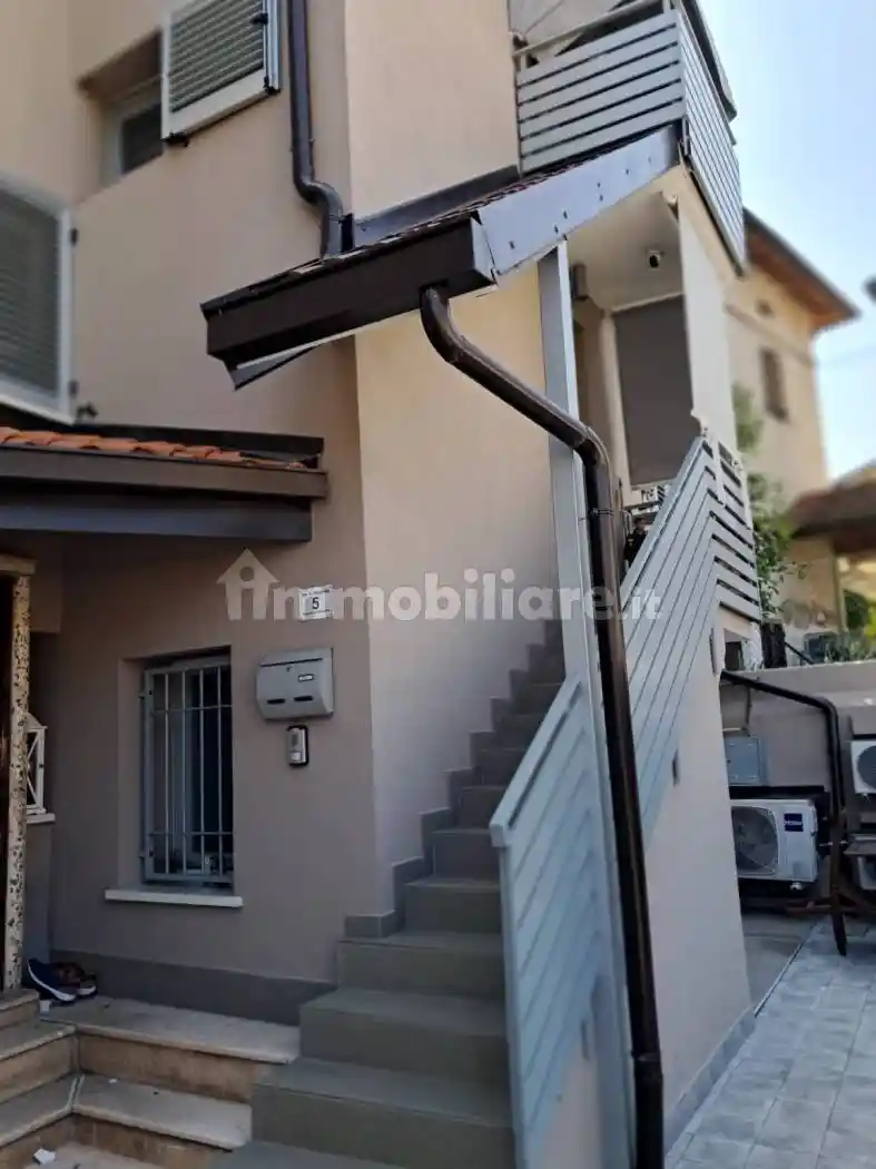 Villa in vendita a Vezzano sul Crostolo
