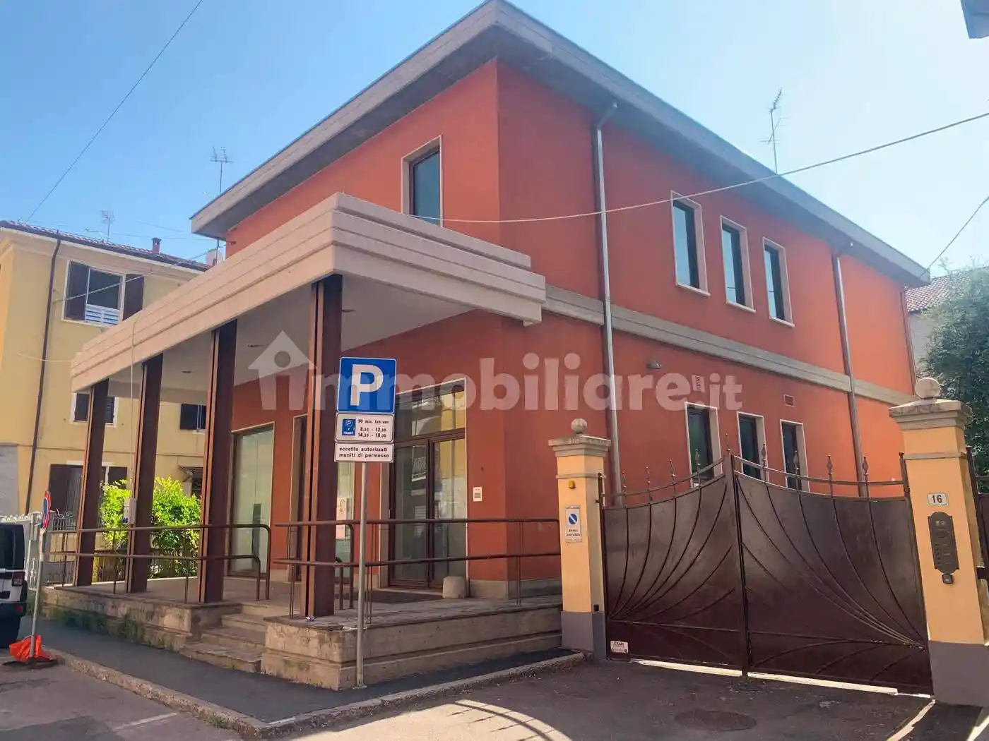Palazzo - Edificio in vendita a Langhirano