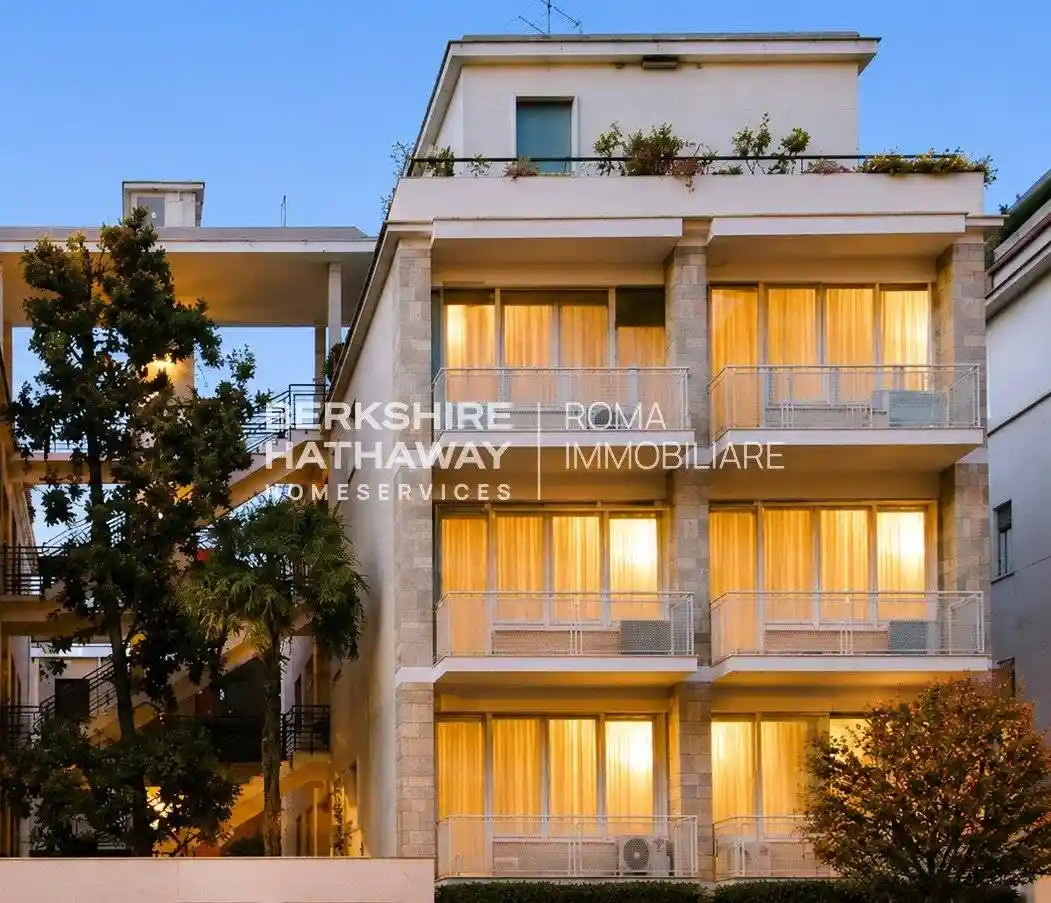 Palazzo - Edificio in vendita a Roma