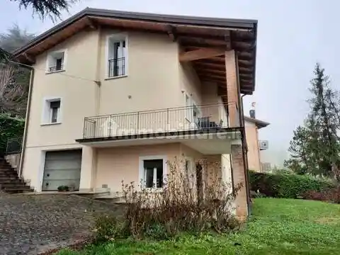 Villa in vendita a Serramazzoni