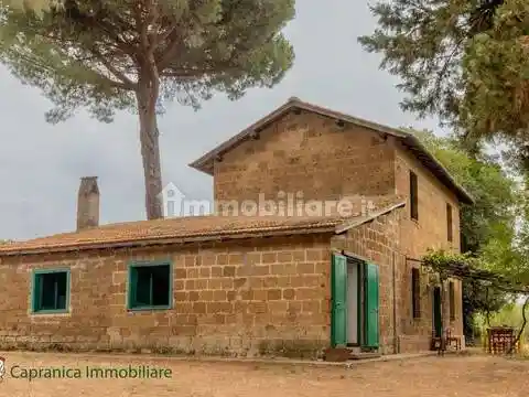 Rustico - Casale in vendita a Capranica