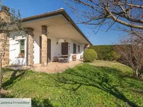 Villa in vendita a Capranica
