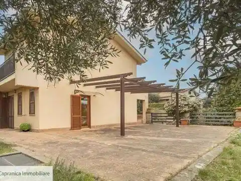 Villa in vendita a Capranica
