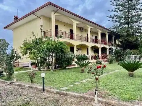 Villa in vendita a Latina
