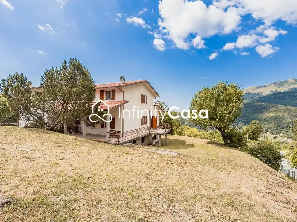 Villa in vendita a Ferrara di Monte Baldo