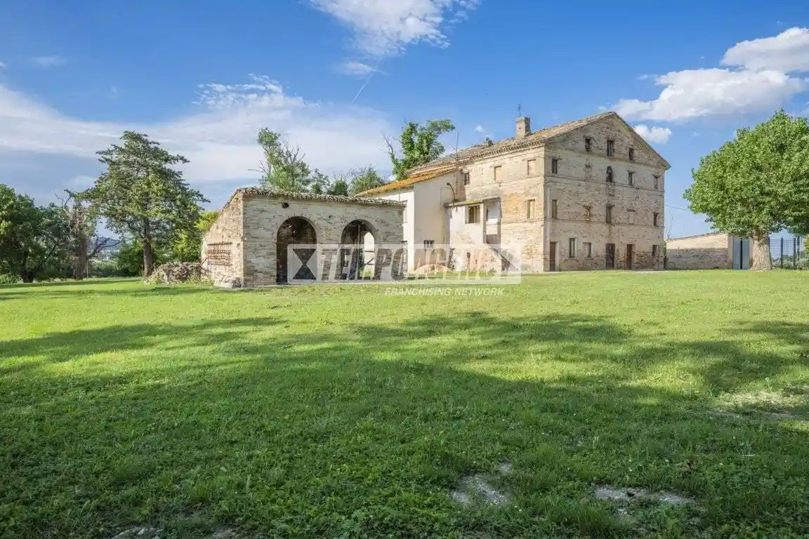 Rustico - Casale in vendita a Corridonia