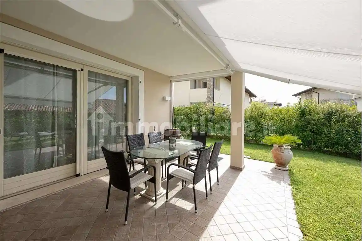 Villa in vendita a Manerba del Garda