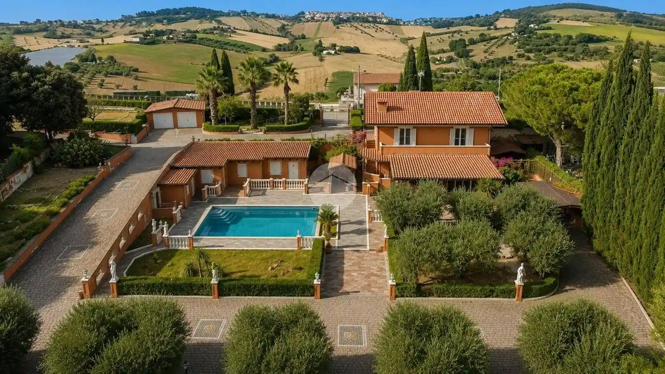 Villa in vendita a Potenza Picena