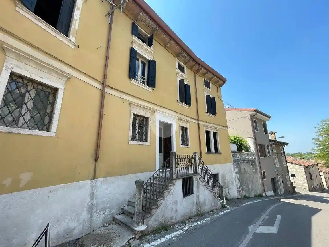 Casa indipendente in vendita a Castelnuovo del Garda