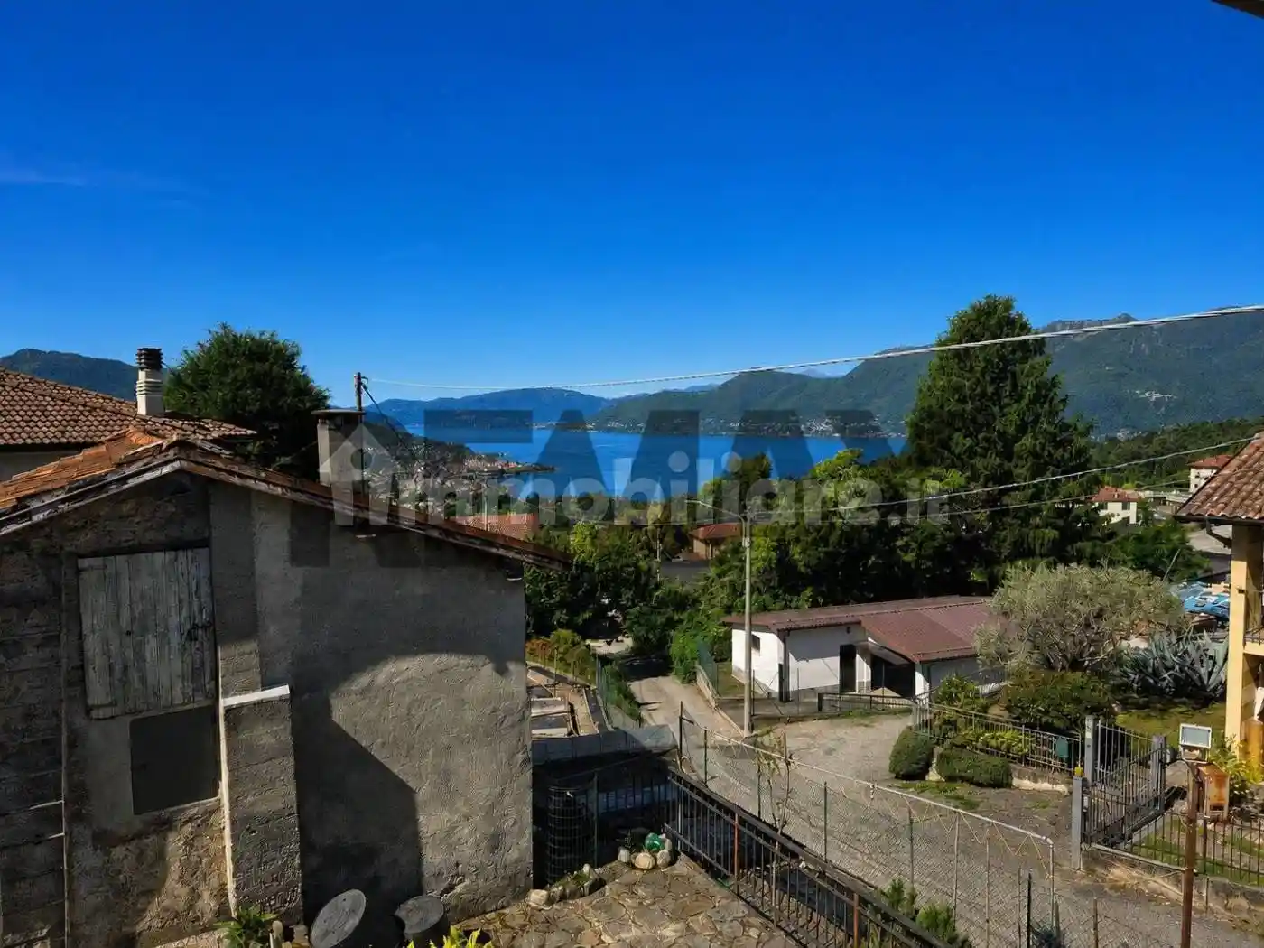 Casa indipendente in vendita a Luino
