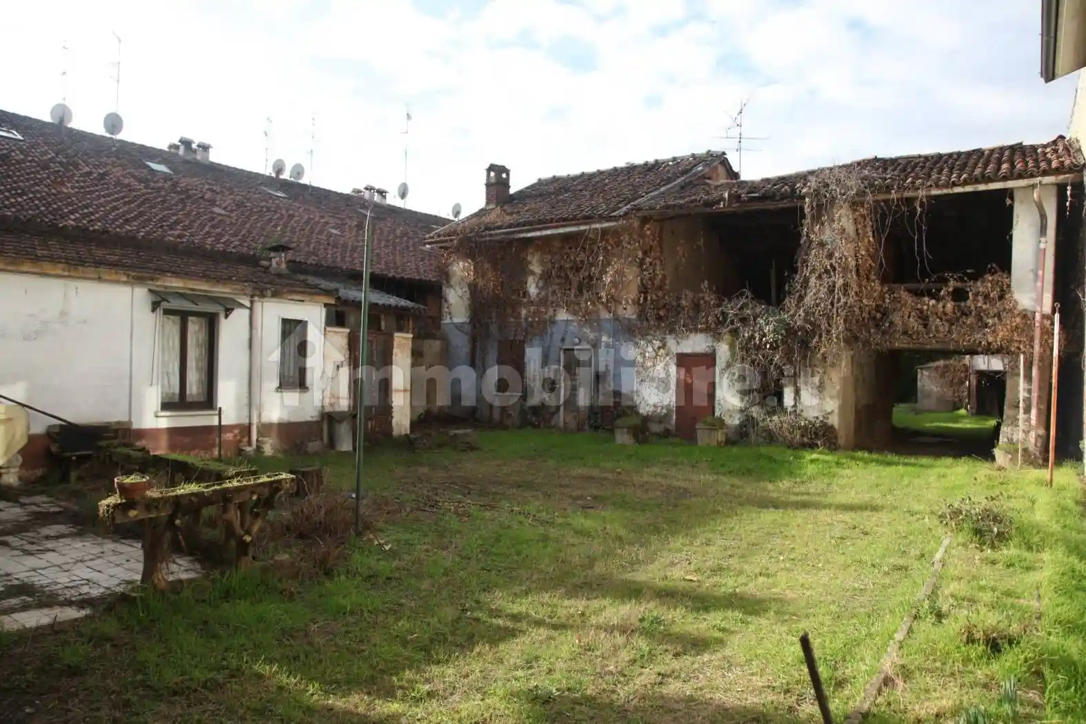 Casa indipendente in vendita a Rosate