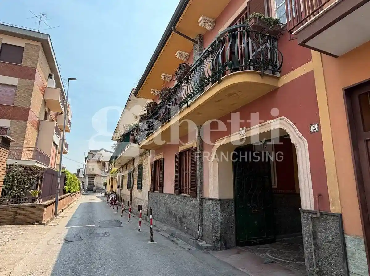 Palazzo - Edificio in vendita a Mugnano di Napoli
