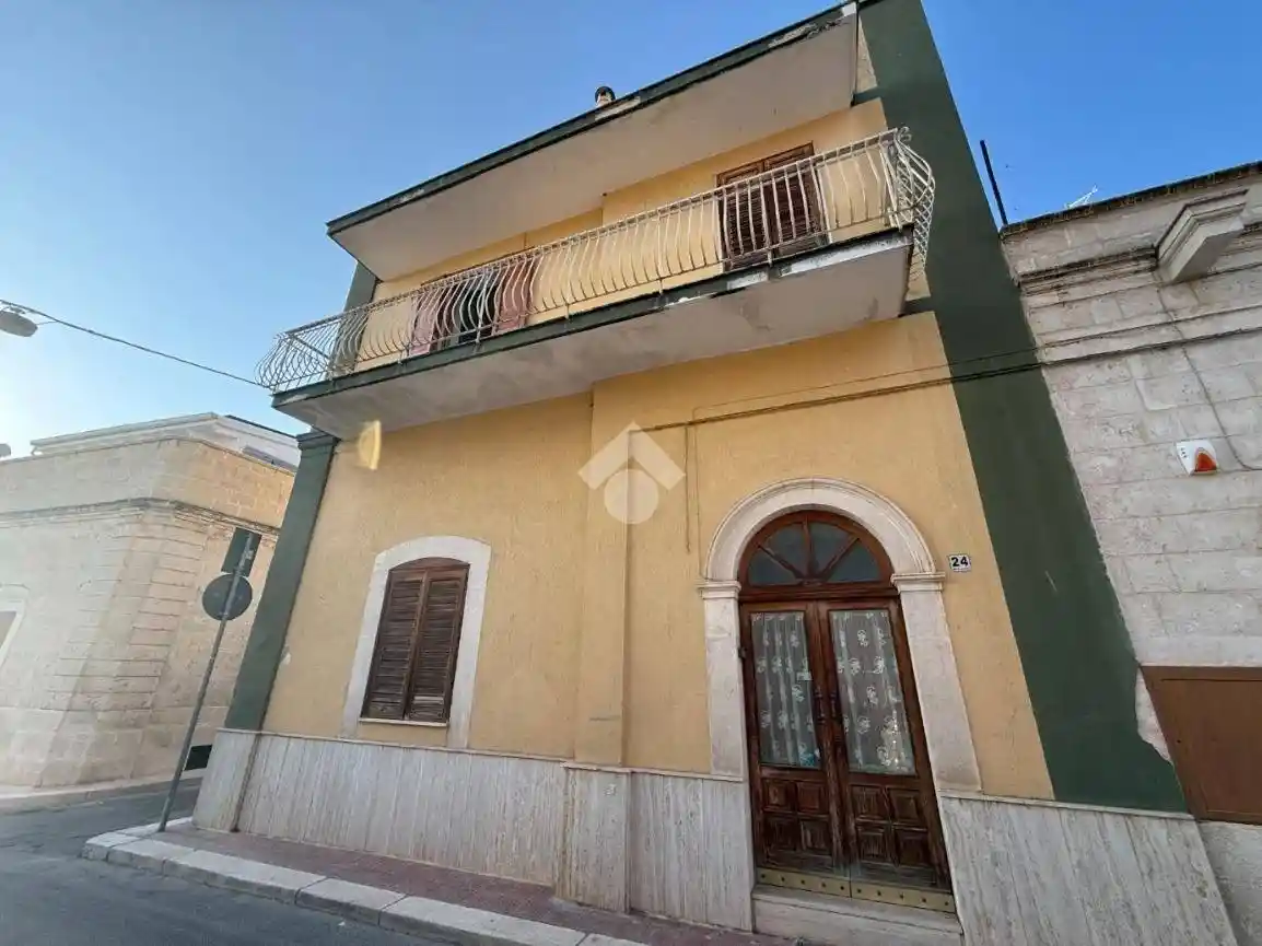 Palazzo - Edificio in vendita a Adelfia