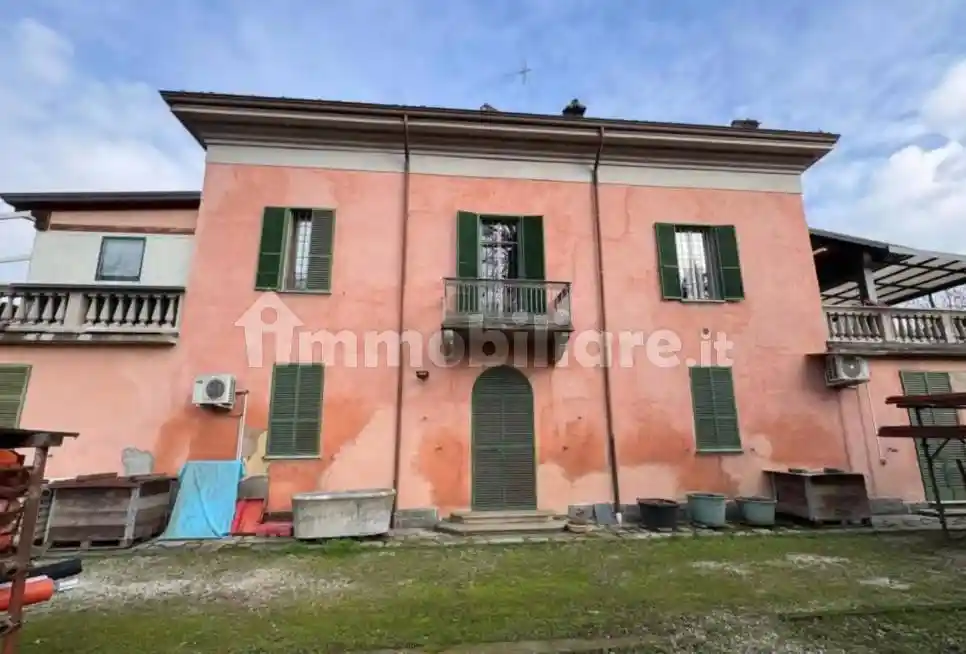Palazzo - Edificio in vendita a Piacenza