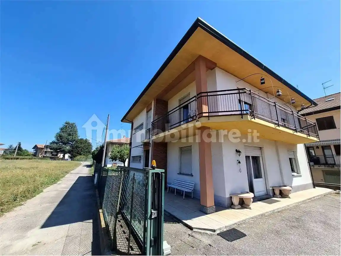 Villa in vendita a Sesto Calende