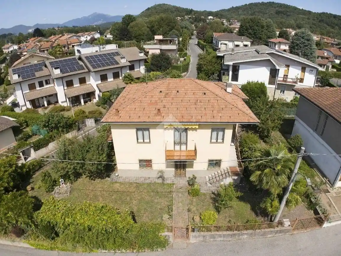 Villa in vendita a Malnate
