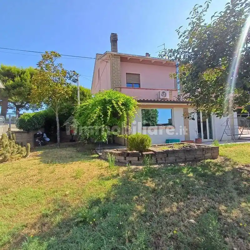Villa in vendita a Montecosaro