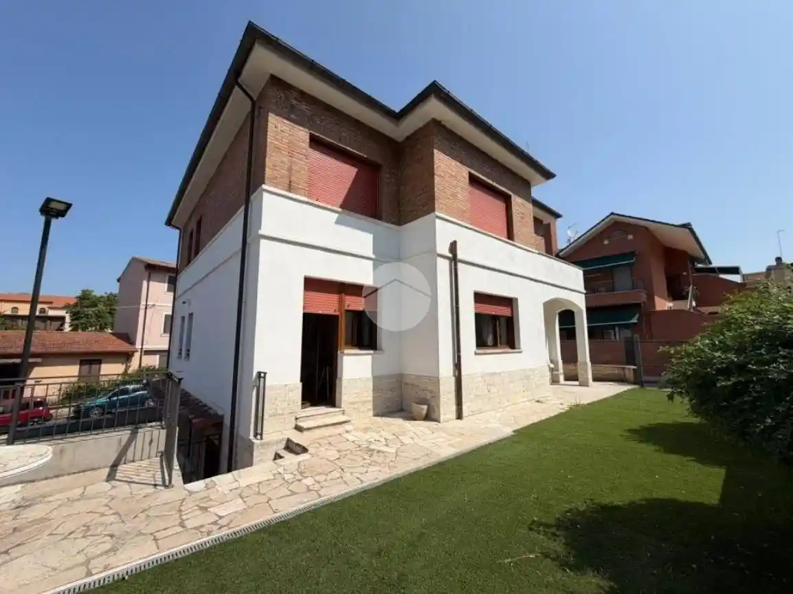 Appartamento in affitto a Fara in Sabina