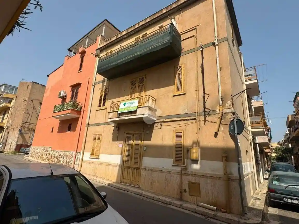 Palazzo - Edificio in vendita a Casteldaccia