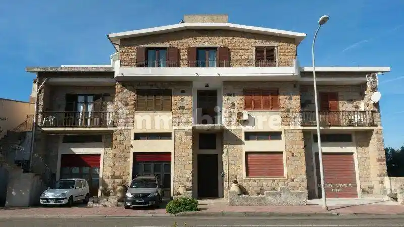 Palazzo - Edificio in vendita a Magomadas
