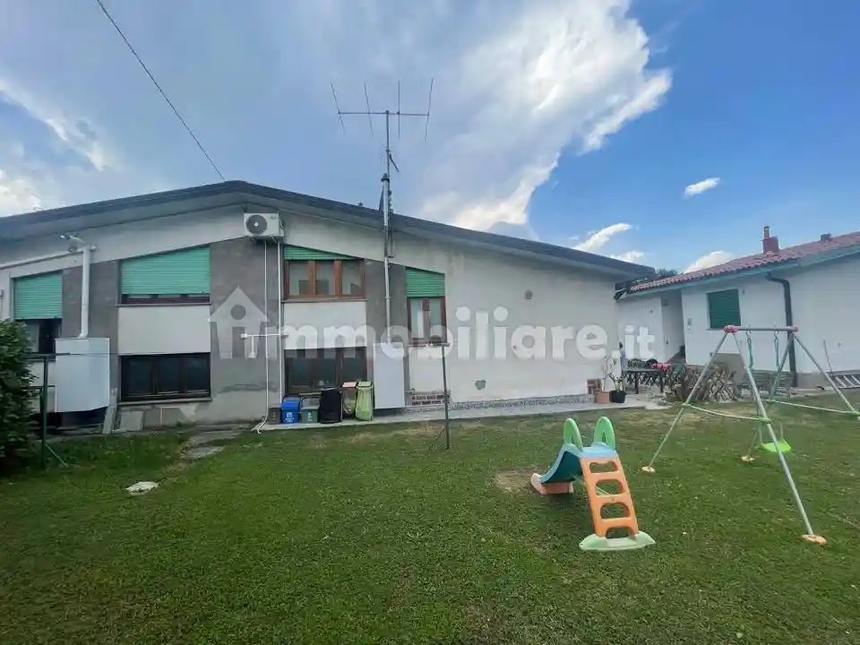Villa in vendita a Cocquio-Trevisago