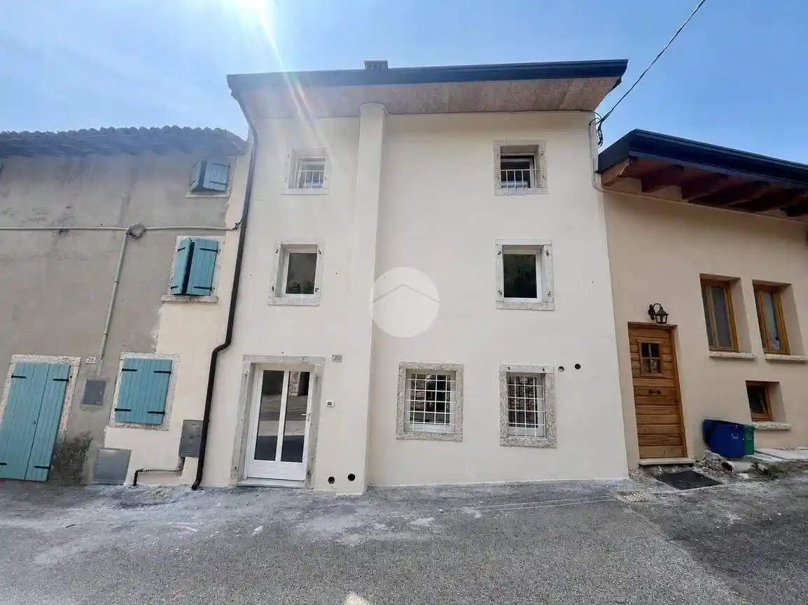 Casa indipendente in vendita a Caprino Veronese