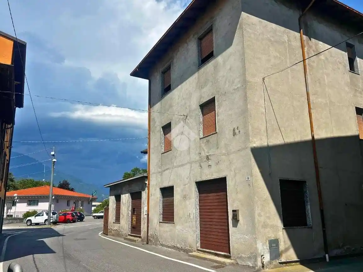 Palazzo - Edificio in vendita a Esine