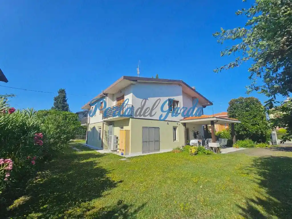 Villa in vendita a Peschiera del Garda