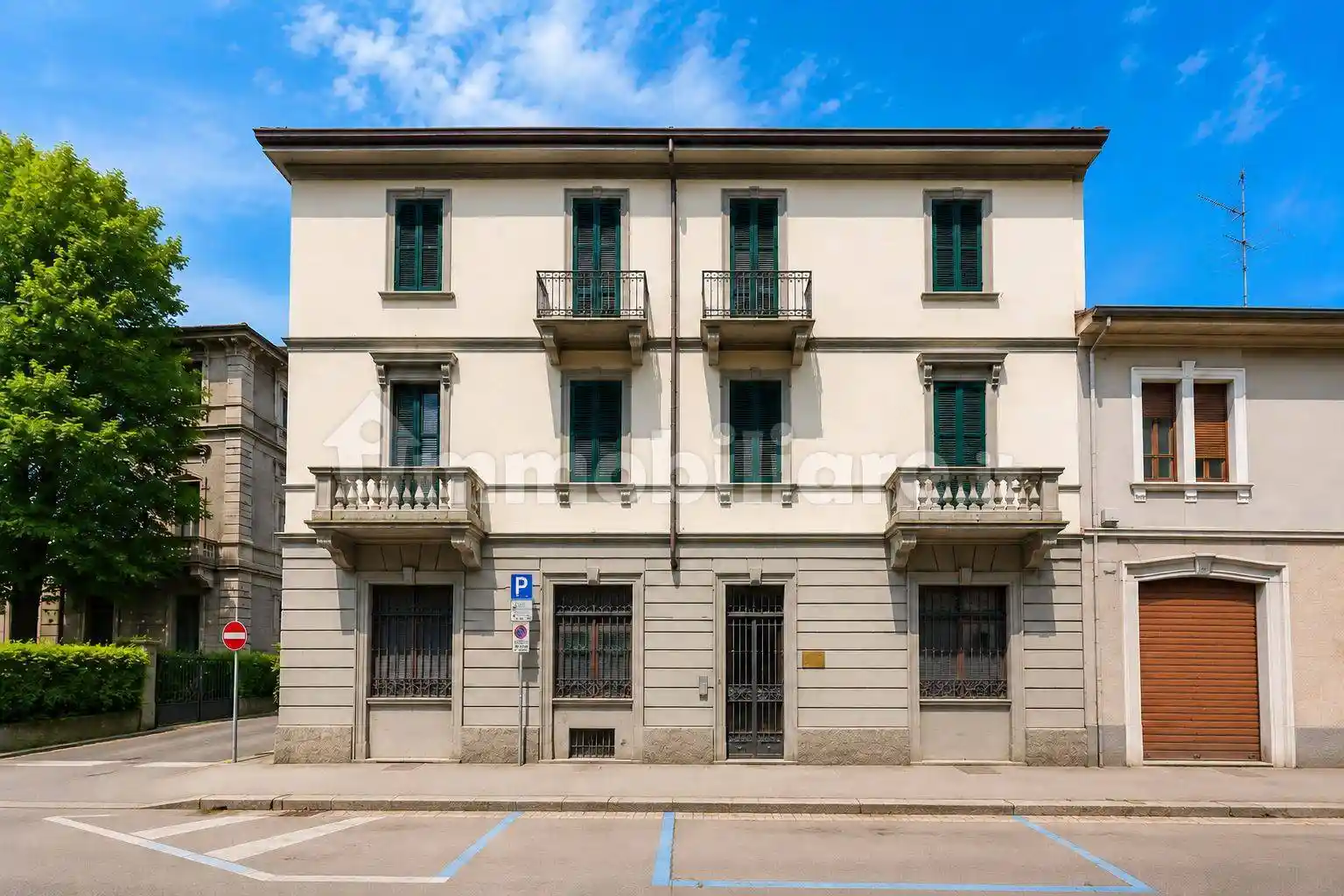 Palazzo - Edificio in vendita a Saronno