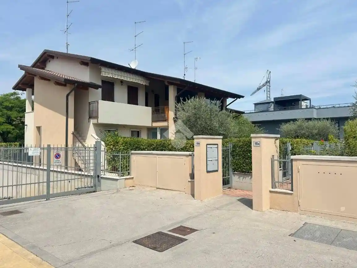Appartamento in vendita a Peschiera del Garda